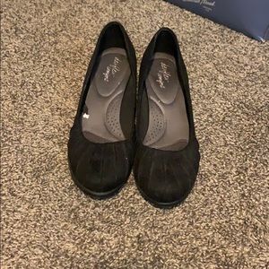 Black pumps